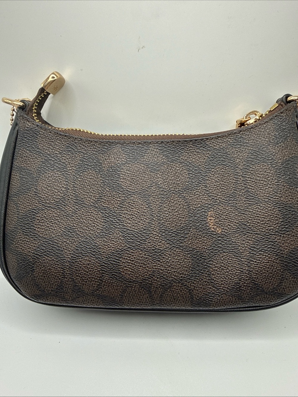 Coach Brown Signature Chain Shoulder Bag with Gold Hardware - Picture 2 of 9